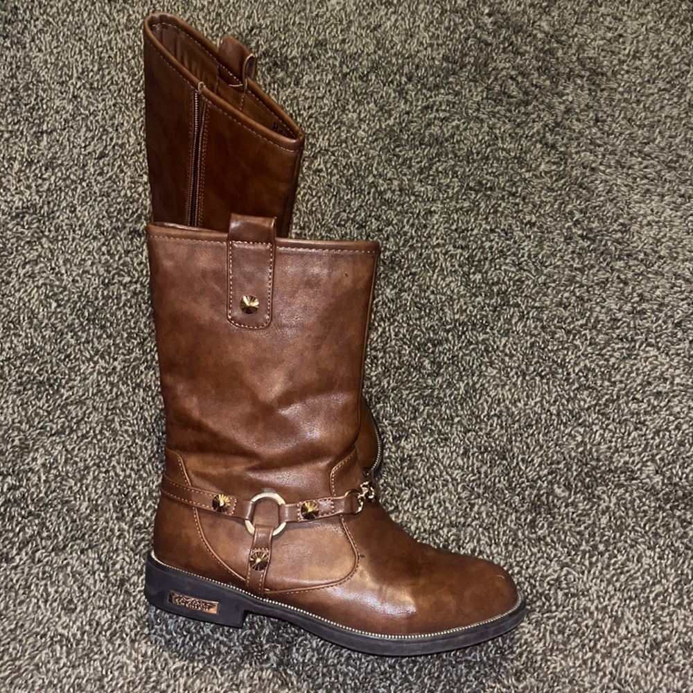 Brown boots